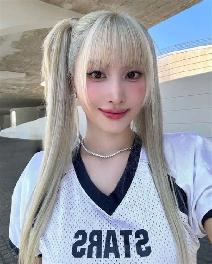 All About Momo Hirai | Age, Net Worth, Relationship, Career