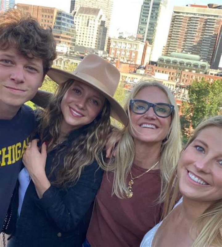 Who is Susan Dee Robbins? Wiki, Height, Net Worth, Wife, Career